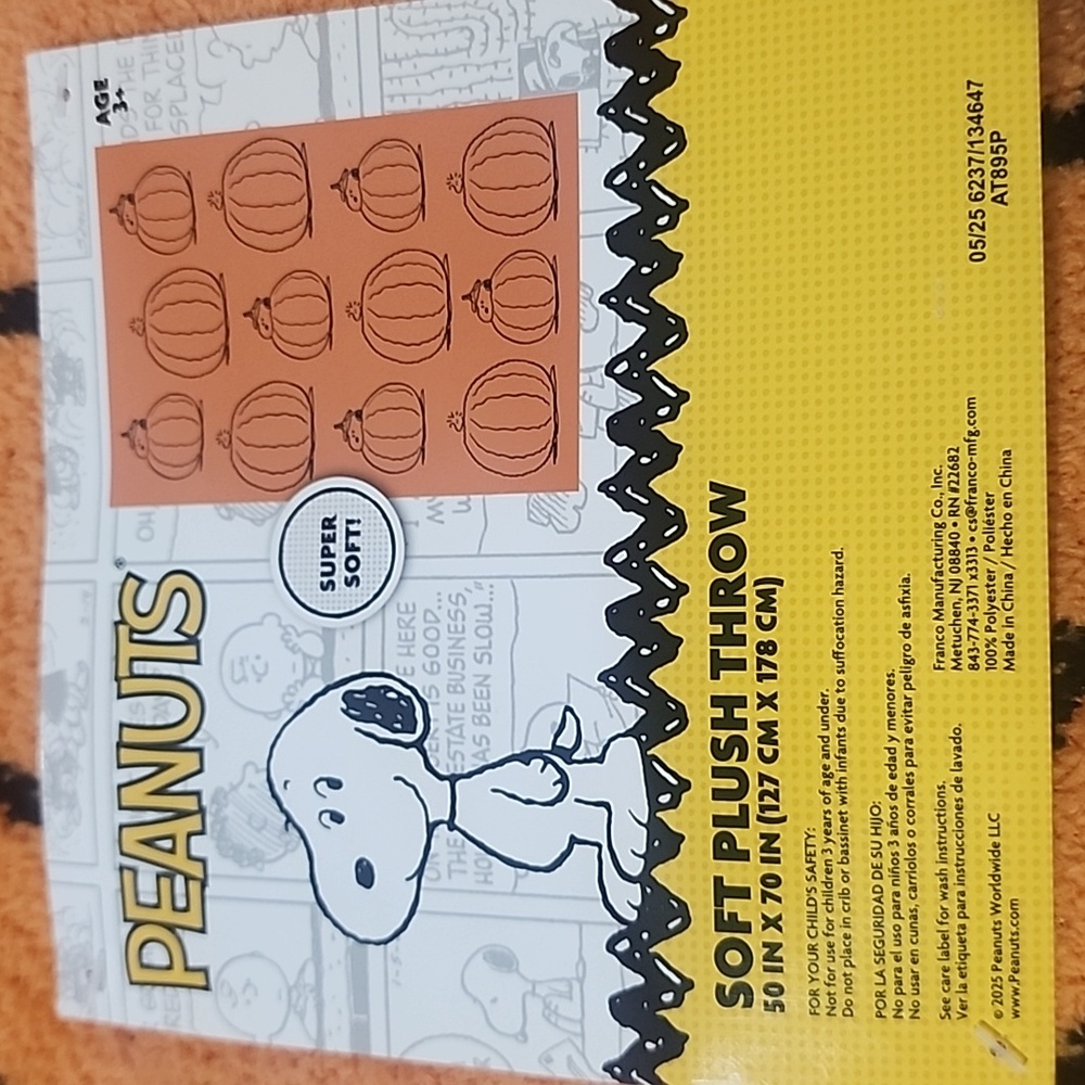 Snoopy Pumpkin Soft Plush Throw Blanket 50x70 NWT - Picture 2 of 6